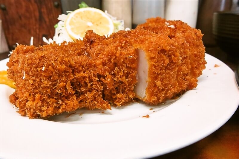 相模原市『とんかつ赤城』特選カツカレー中盛キャベツ半分7