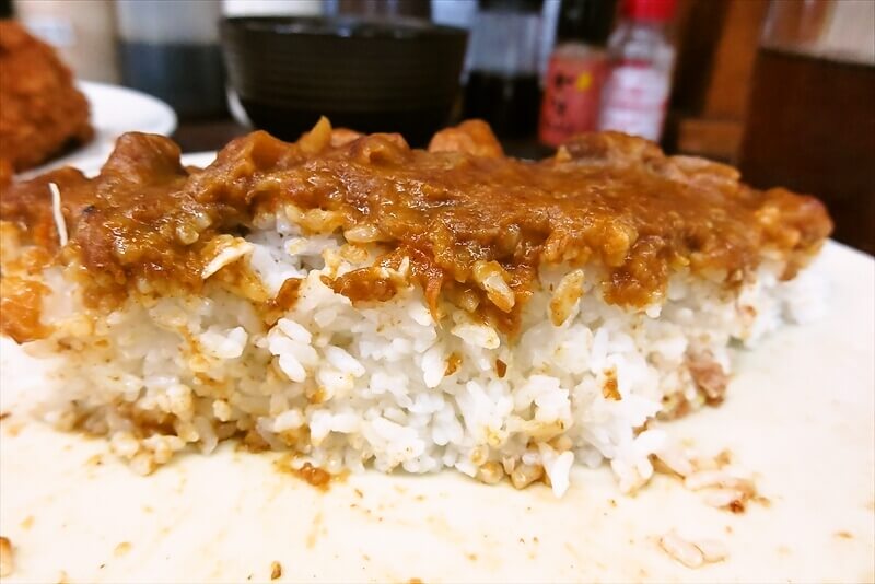 相模原市『とんかつ赤城』特選カツカレー中盛キャベツ半分12