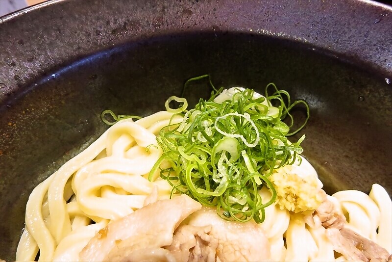 『もっちりうどん源次郎』霧島黒豚の肉讃岐うどん特盛り4