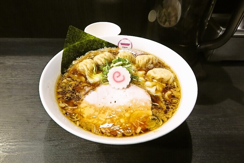 『横浜中華そば 維新商店』わんたん生姜醤油そば1