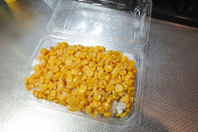 『ローソン』一点突破すぎ！敷き詰めごはん焼とうもろこし弁当12