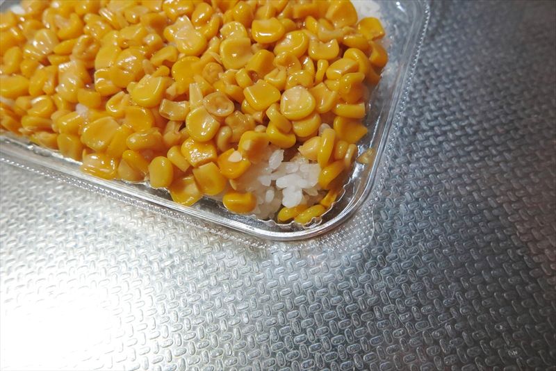 『ローソン』一点突破すぎ！敷き詰めごはん焼とうもろこし弁当14