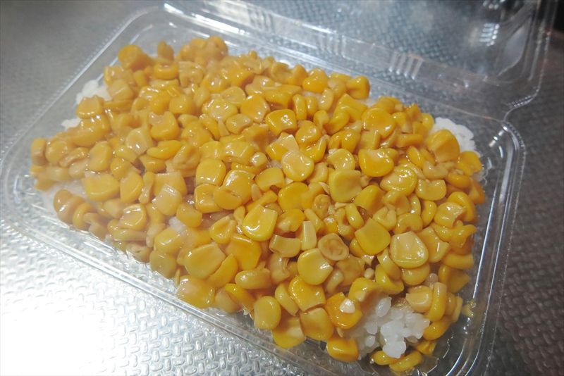 『ローソン』一点突破すぎ！敷き詰めごはん焼とうもろこし弁当15