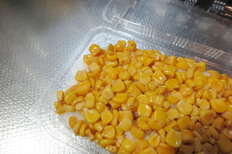 『ローソン』一点突破すぎ！敷き詰めごはん焼とうもろこし弁当16