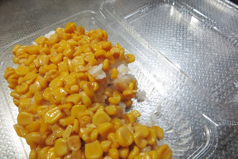 『ローソン』一点突破すぎ！敷き詰めごはん焼とうもろこし弁当19