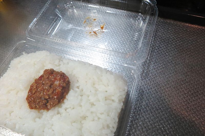 『ローソン』一点突破すぎ！ごはんがすすむキーマカレー（激辛）弁当5