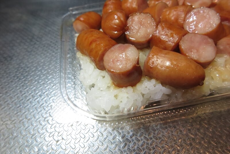 『ローソン』一点突破すぎ！チャレンジ 敷き詰めごはん てりやきソーセージ弁当12