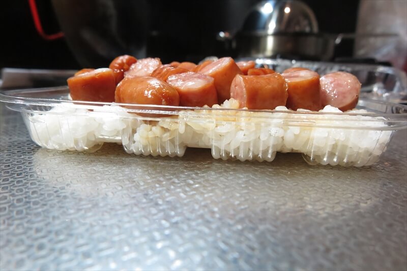 『ローソン』一点突破すぎ！チャレンジ 敷き詰めごはん てりやきソーセージ弁当9