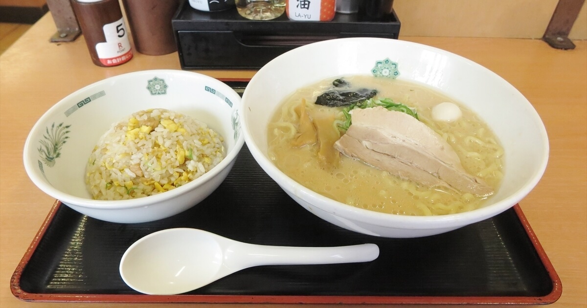 『日高屋』濃厚豚骨醤油ラーメン＋半炒飯サムネイル