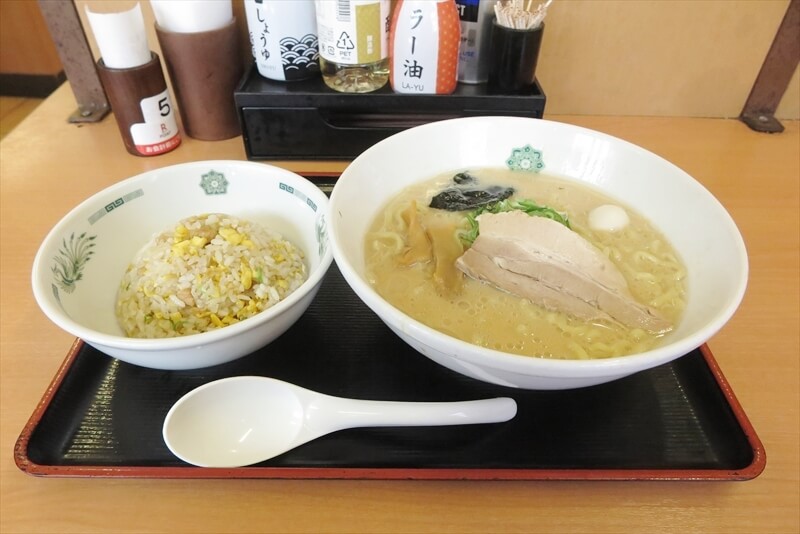 『日高屋』濃厚豚骨醤油ラーメン＋半炒飯1