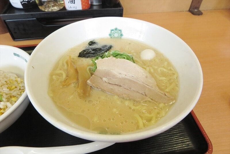『日高屋』濃厚豚骨醤油ラーメン＋半炒飯4