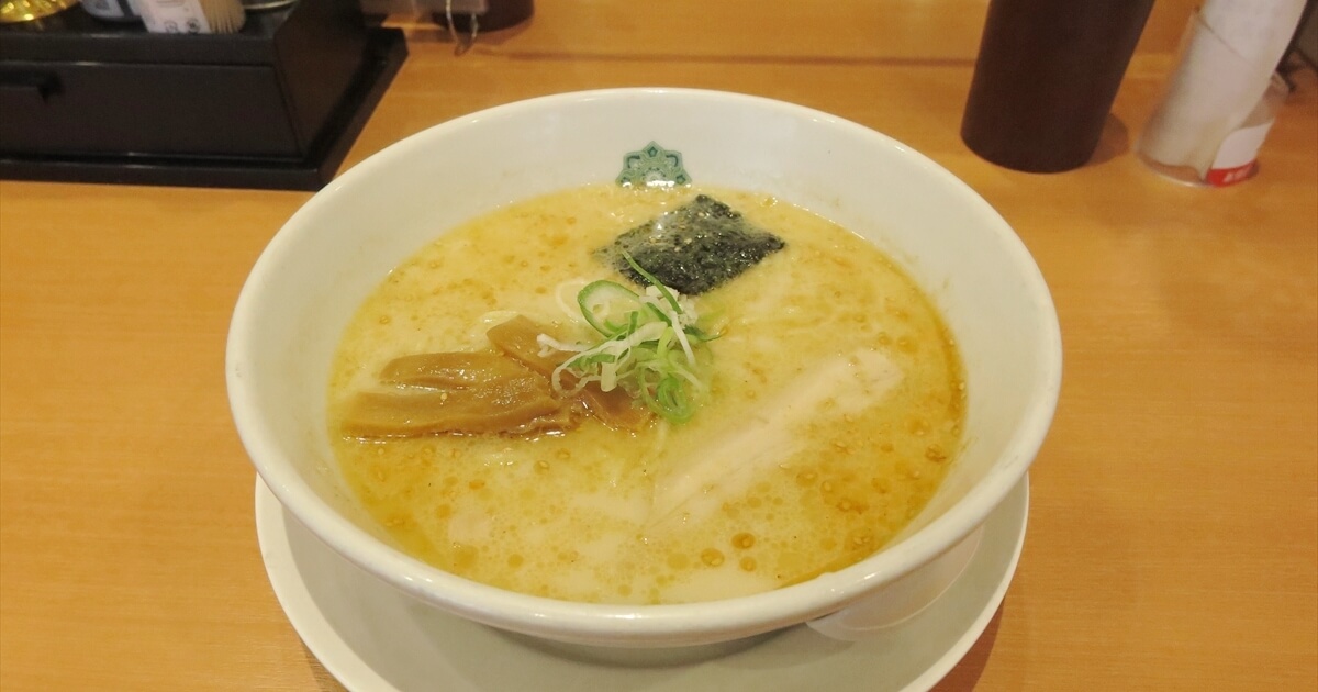 『日高屋 町田パークアベニュー店』豚骨ラーメンサムネイル