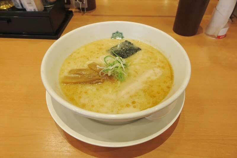 『日高屋 町田パークアベニュー店』豚骨ラーメン1