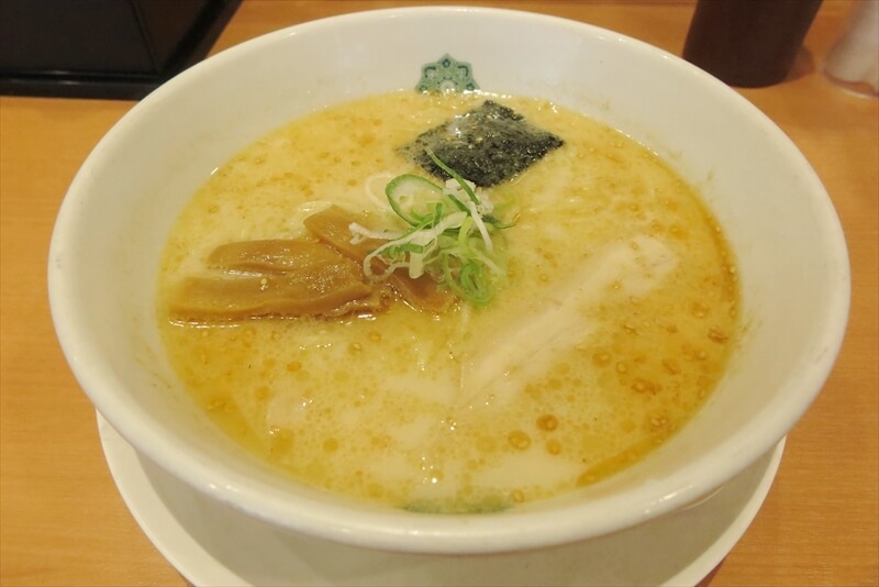 『日高屋 町田パークアベニュー店』豚骨ラーメン2