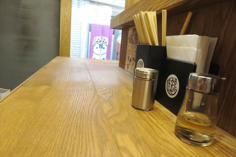 町田駅『元祖みず竹 中華そば 町田店』カウンター席